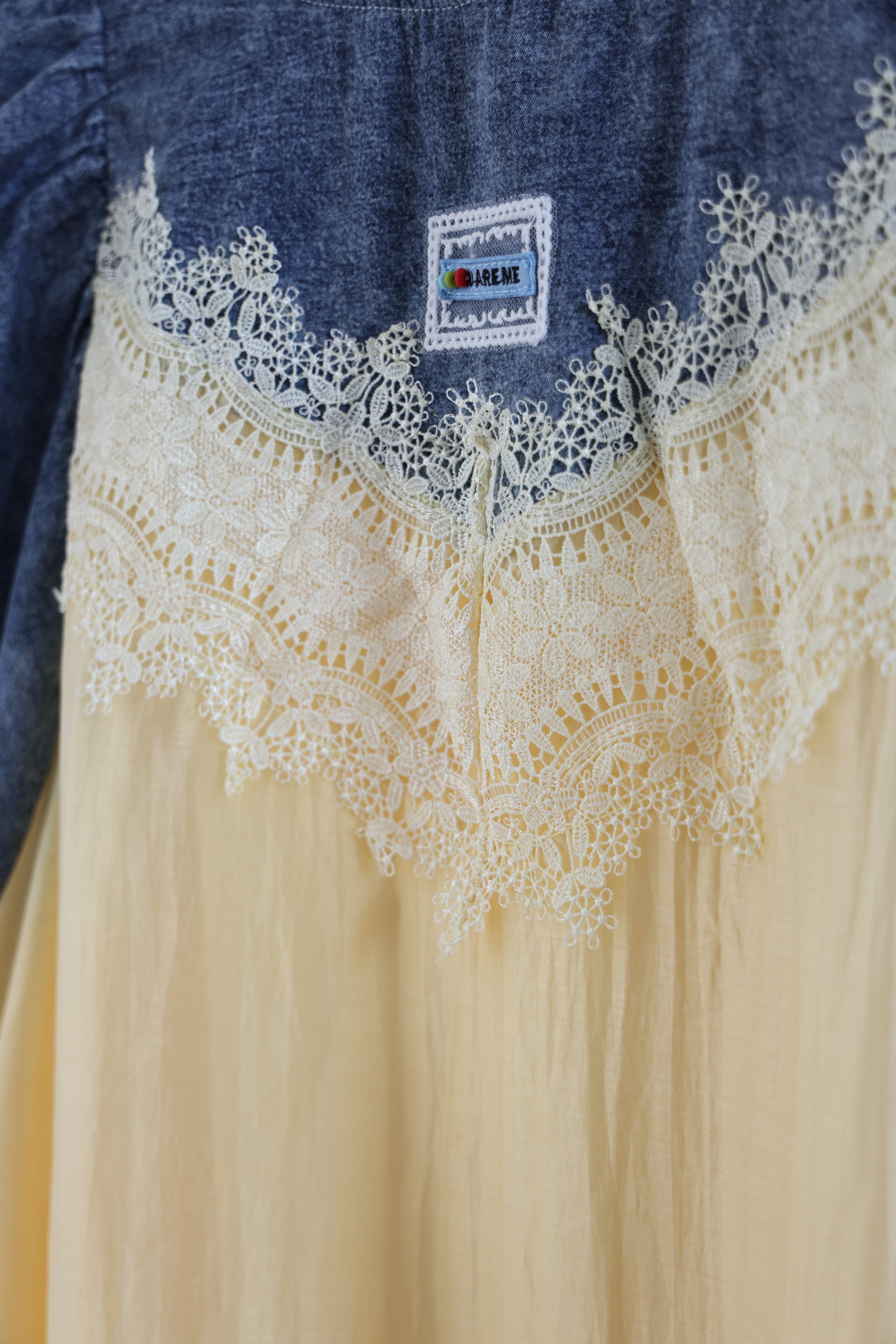 Rochie Denim cu Dantelă și Volane, Model Combinat