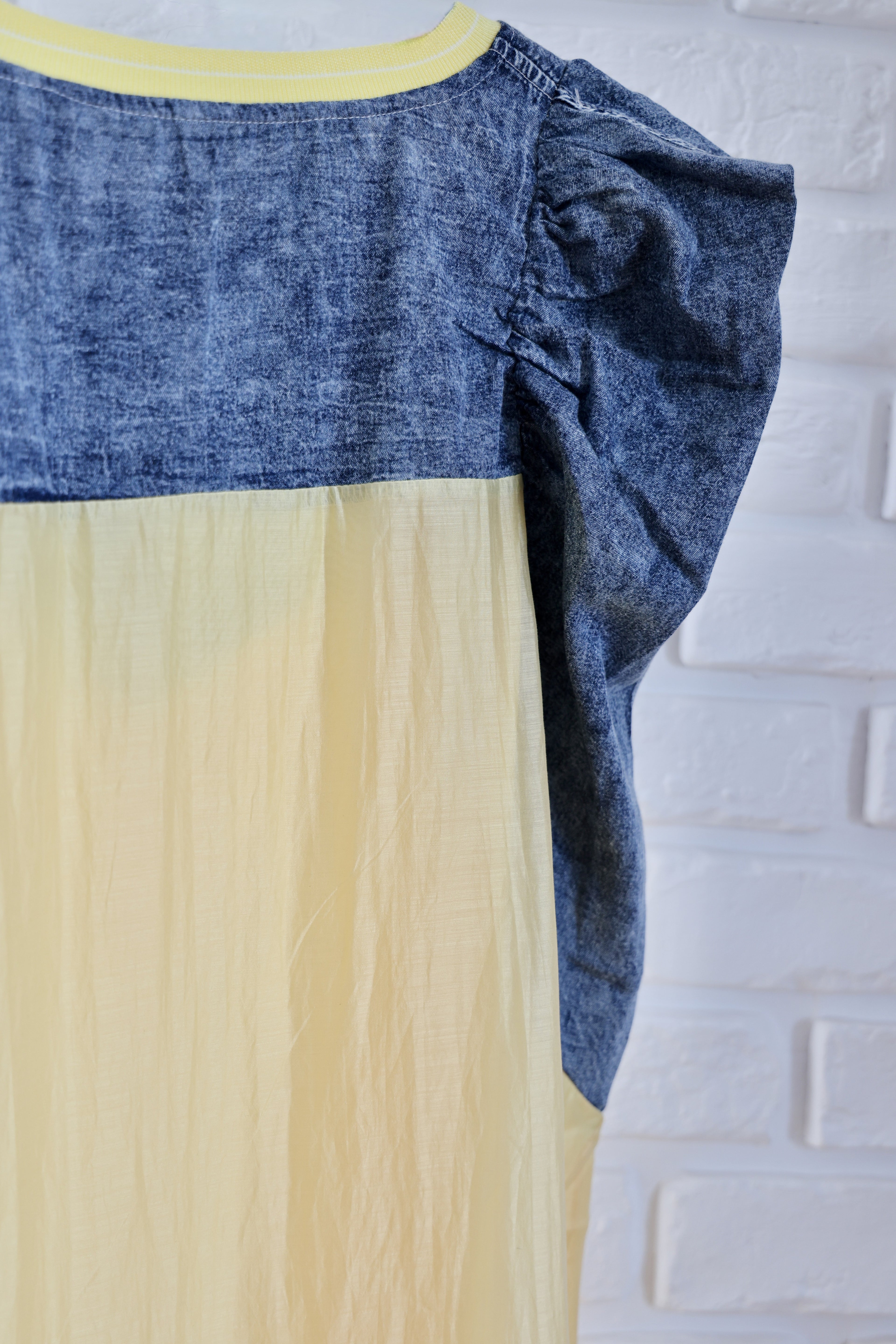 Rochie Denim cu Dantelă și Volane, Model Combinat