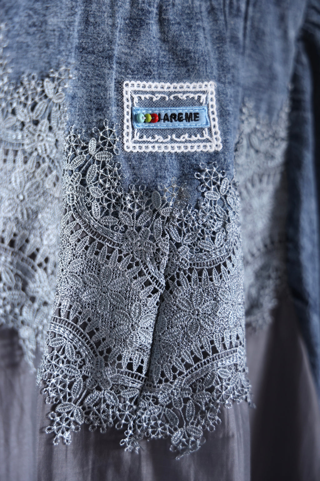 Rochie Denim cu Dantelă și Volane, Model Combinat