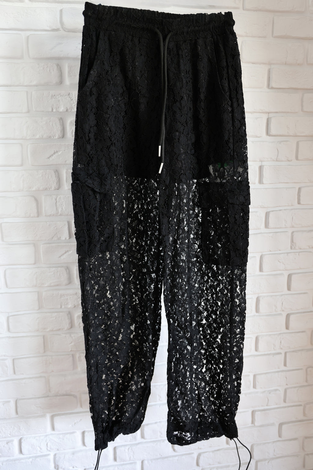 Pantaloni Cargo din Dantelă Neagră, Talie Elastică