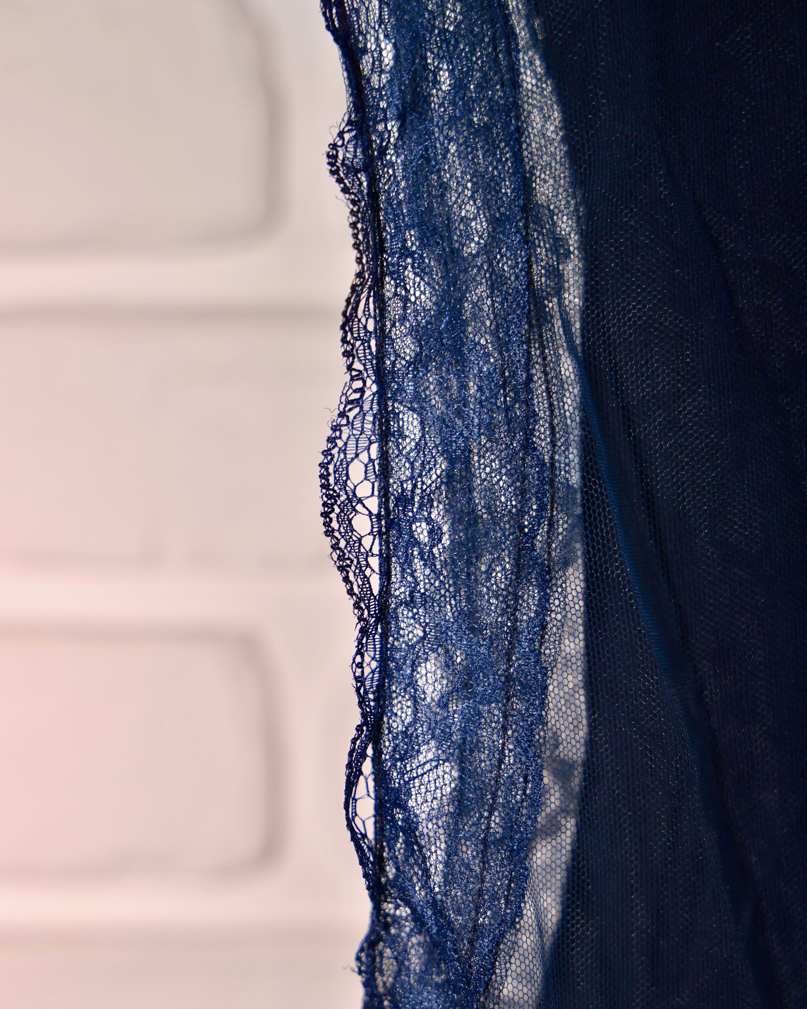 Rochie Bleumarin din Tul cu Print Grafic și Dantelă