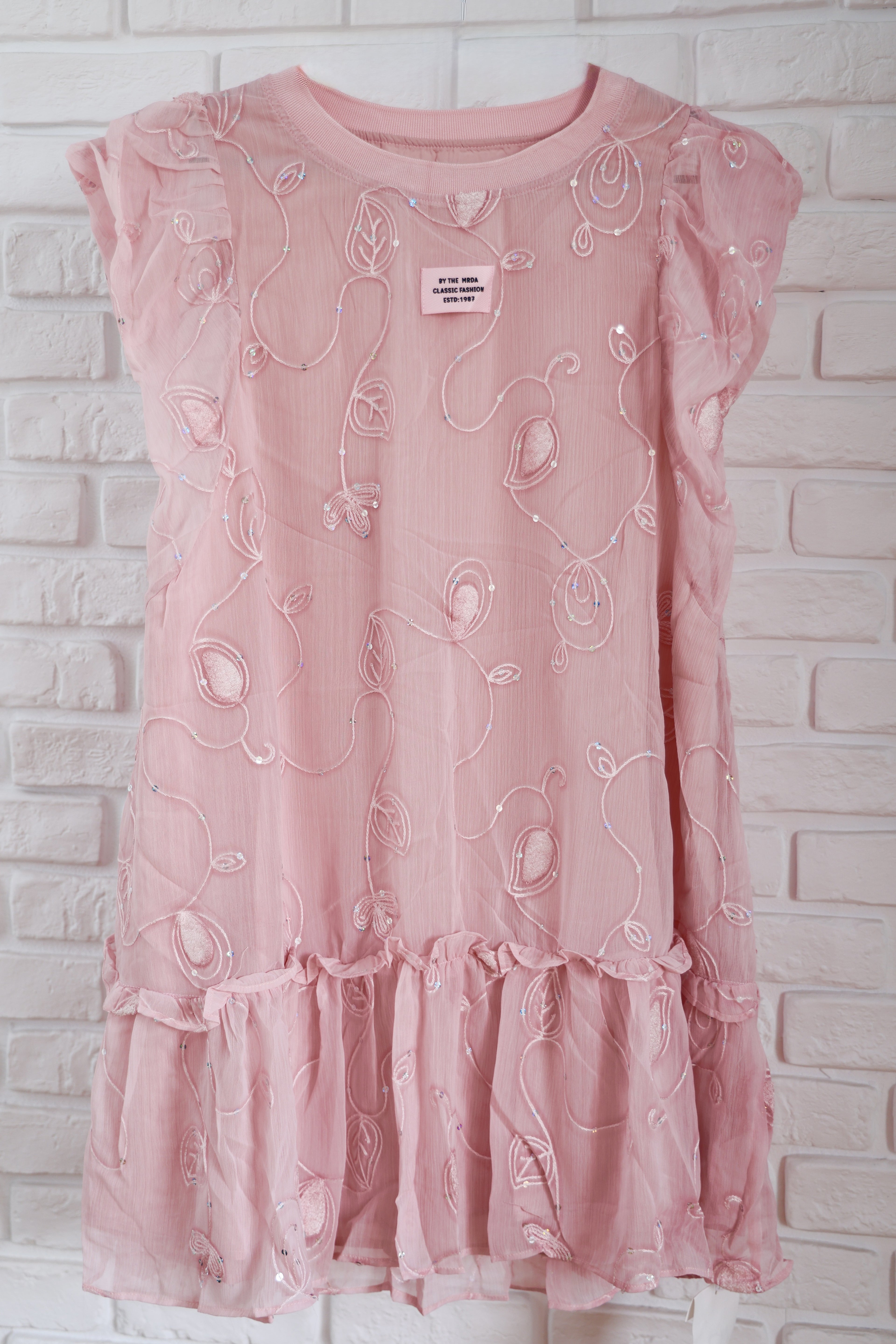 Rochie Roz Pudră cu Broderie Florală și Paiete