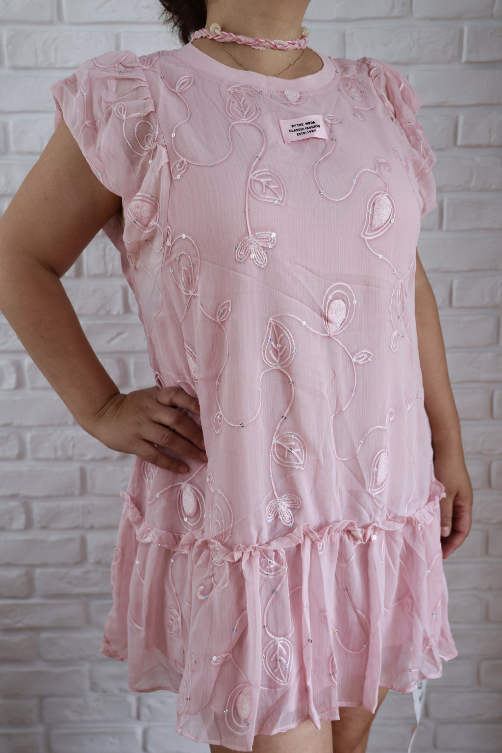 Rochie Roz Pudră cu Broderie Florală și Paiete