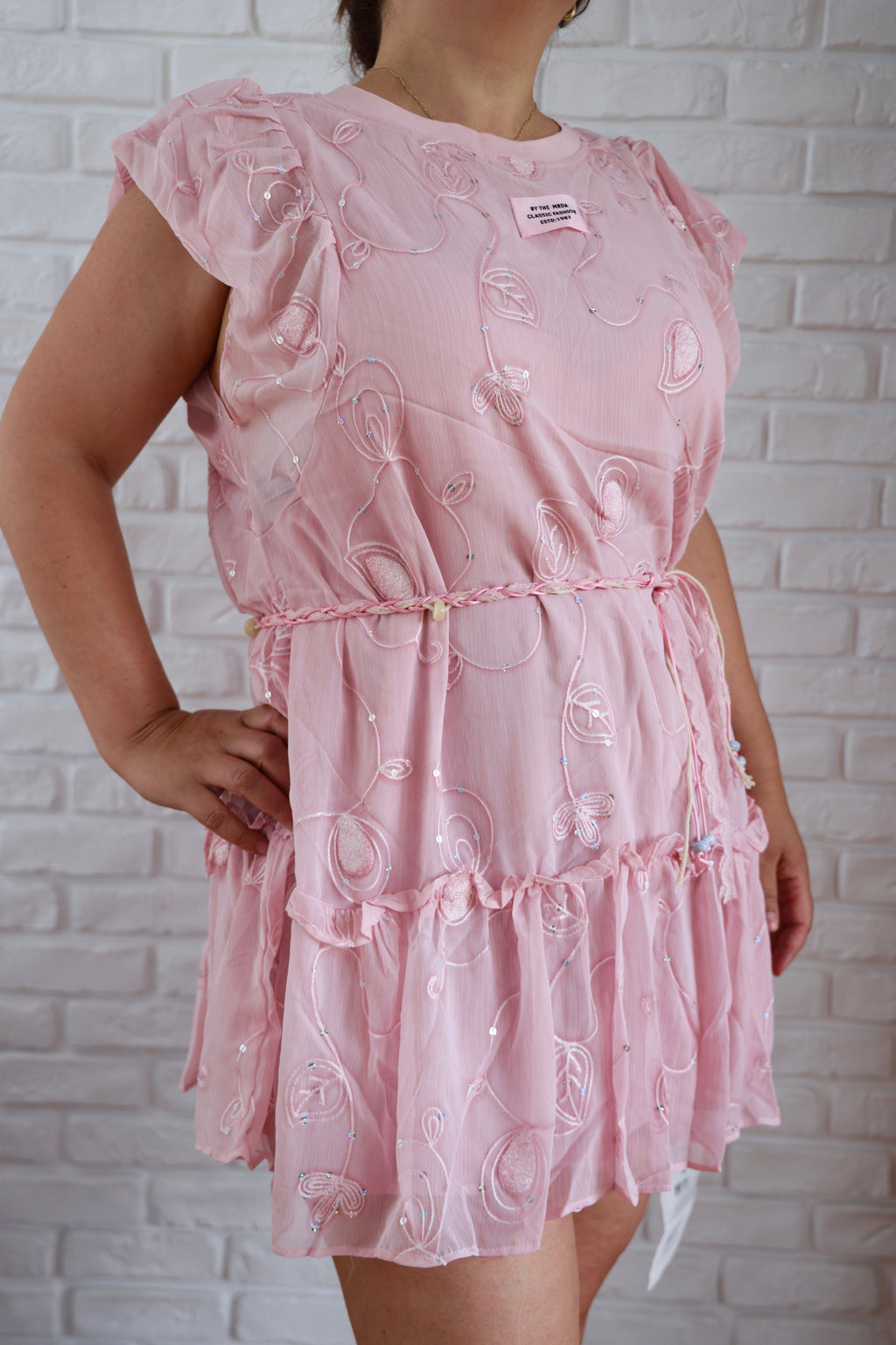 Rochie Roz Pudră cu Broderie Florală și Paiete