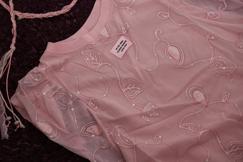 Rochie Roz Pudră cu Broderie Florală și Paiete