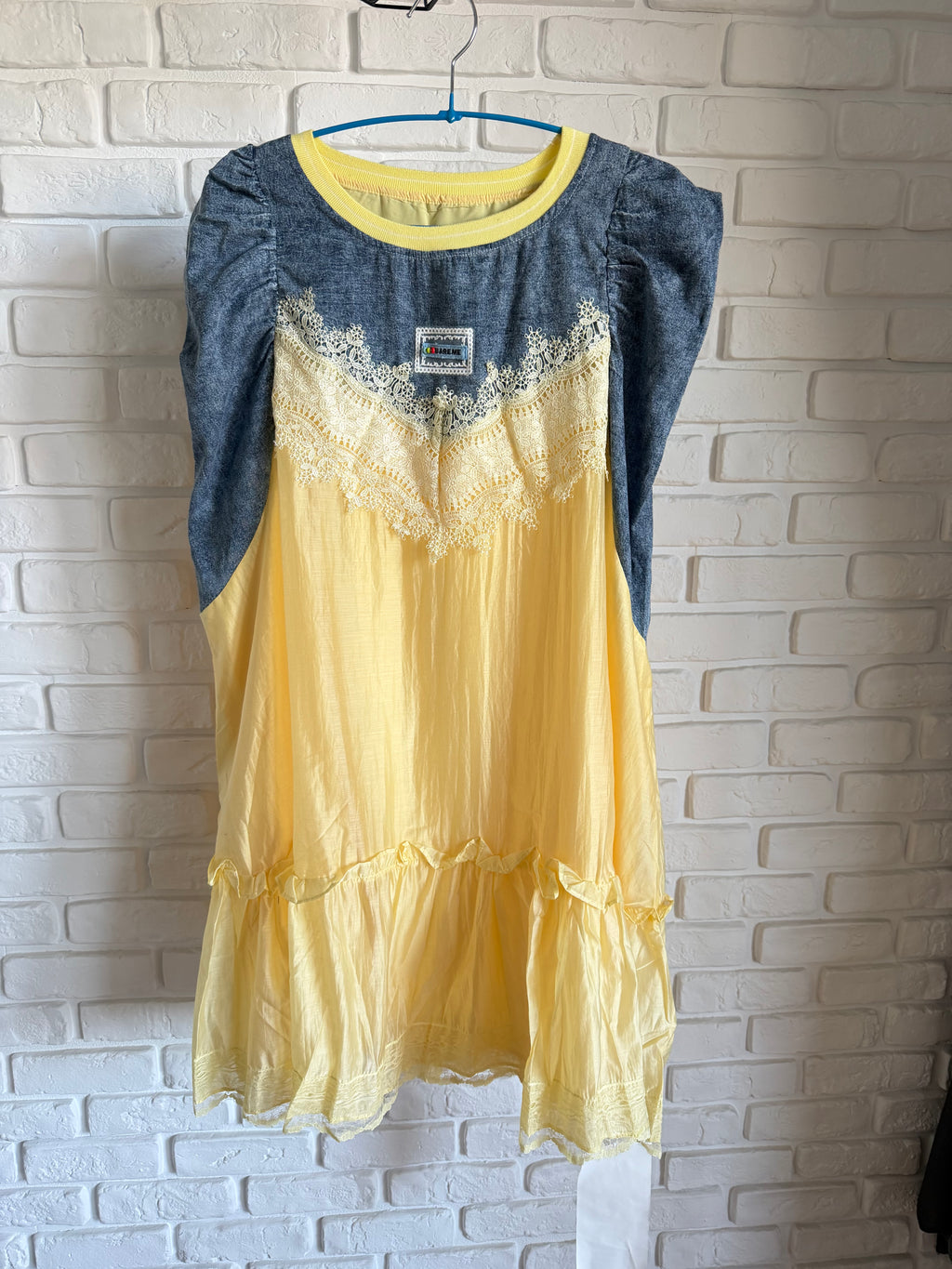 Rochie Denim cu Dantelă și Volane, Model Combinat